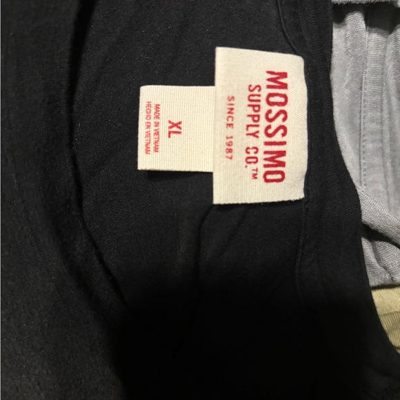 3 Pack Mossimo Basic Pocket T-Shirts - Picture 4 of 4